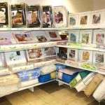 Постельное белье - магазин Посетив наш магазин постельного белья, Вы наверняка обратите внимение на широкий ассортимент тканей, из которых изготовлено постельное бельё. Наиболее популярными материалами для изготовления постельного белья на протяжении многих лет являются хлопок, лён и шёлк